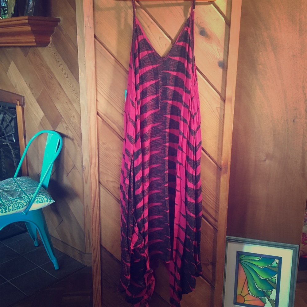 Manaola Dress with pockets NWOT